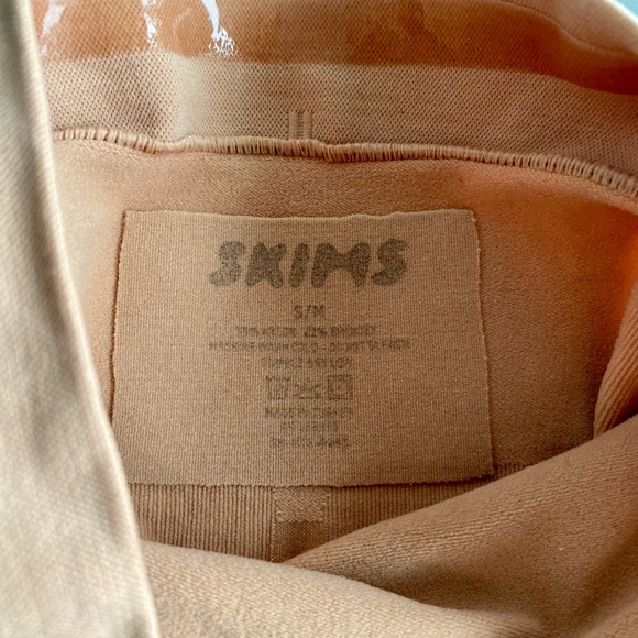 Skims SCULPTING SHORT MID THIGH | OCHRE s/m - Picture 2 of 3